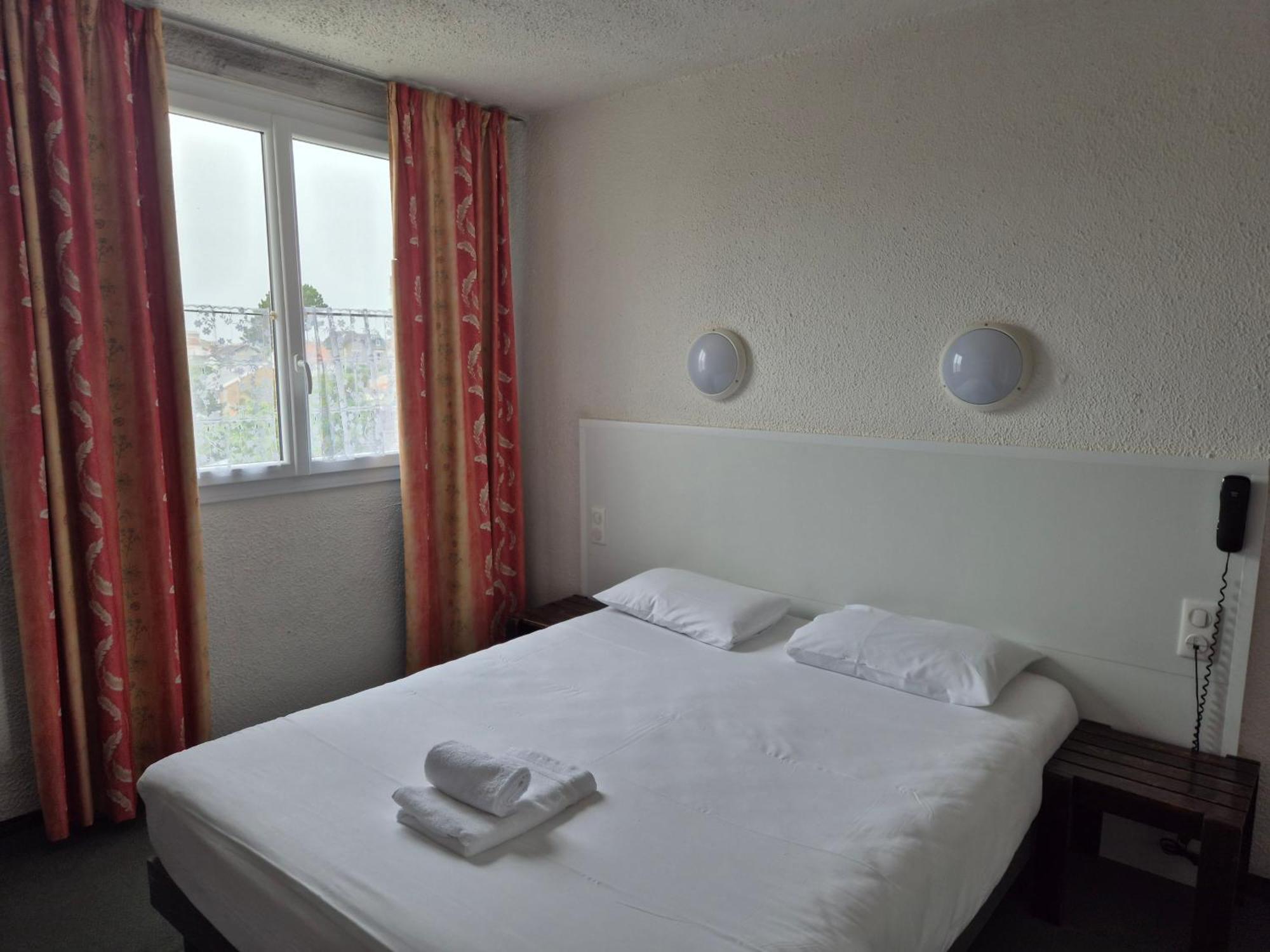 Hotel Le Challans Exterior photo